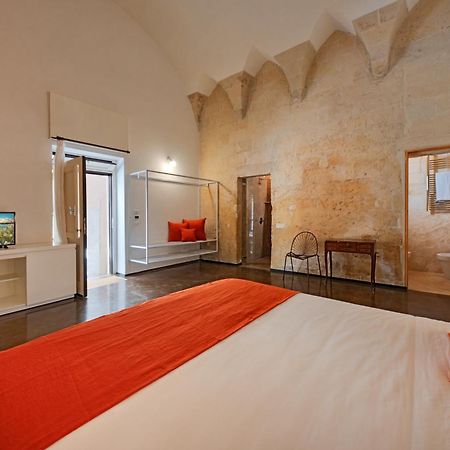 Palazzo Persone Dimora Storica Bed & Breakfast Лече Екстериор снимка