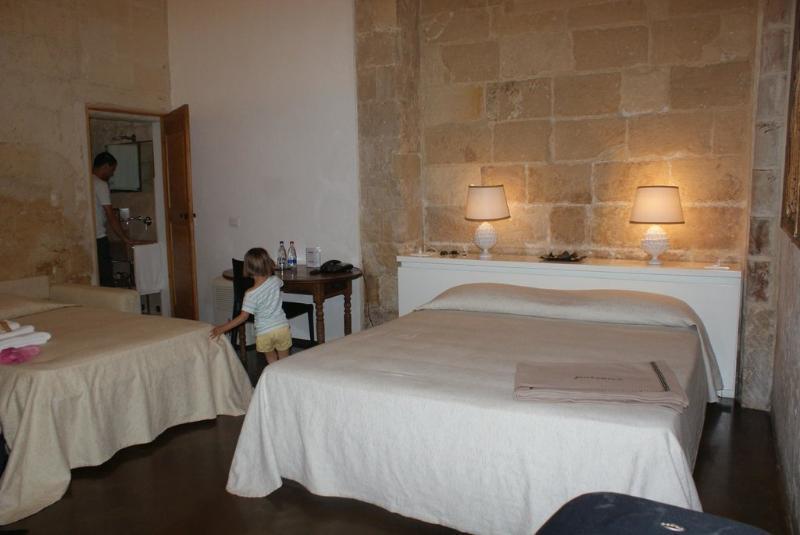 Palazzo Persone Dimora Storica Bed & Breakfast Лече Екстериор снимка