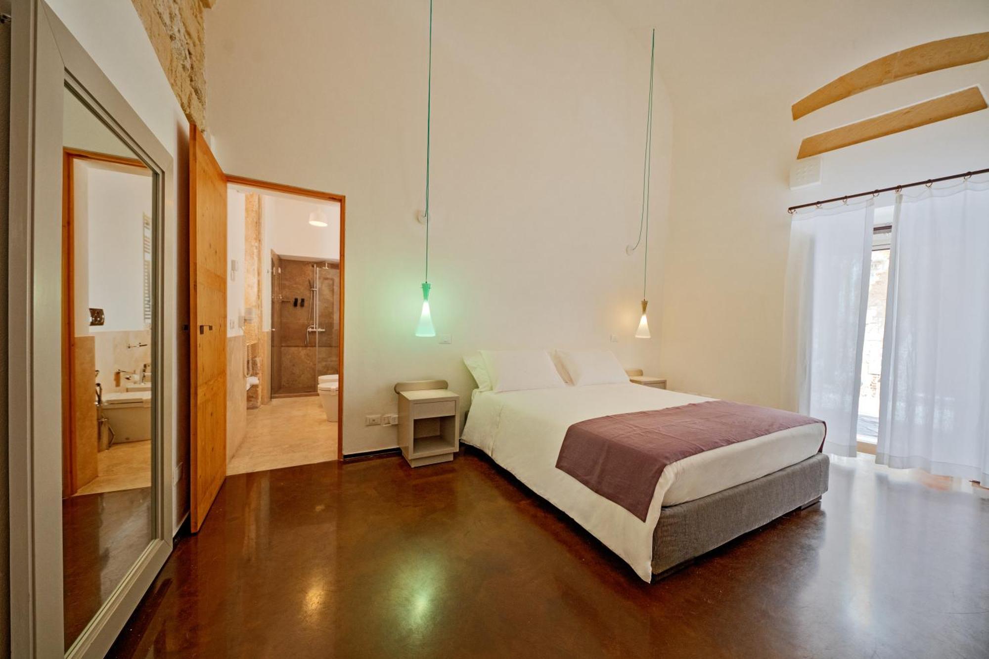 Palazzo Persone Dimora Storica Bed & Breakfast Лече Екстериор снимка