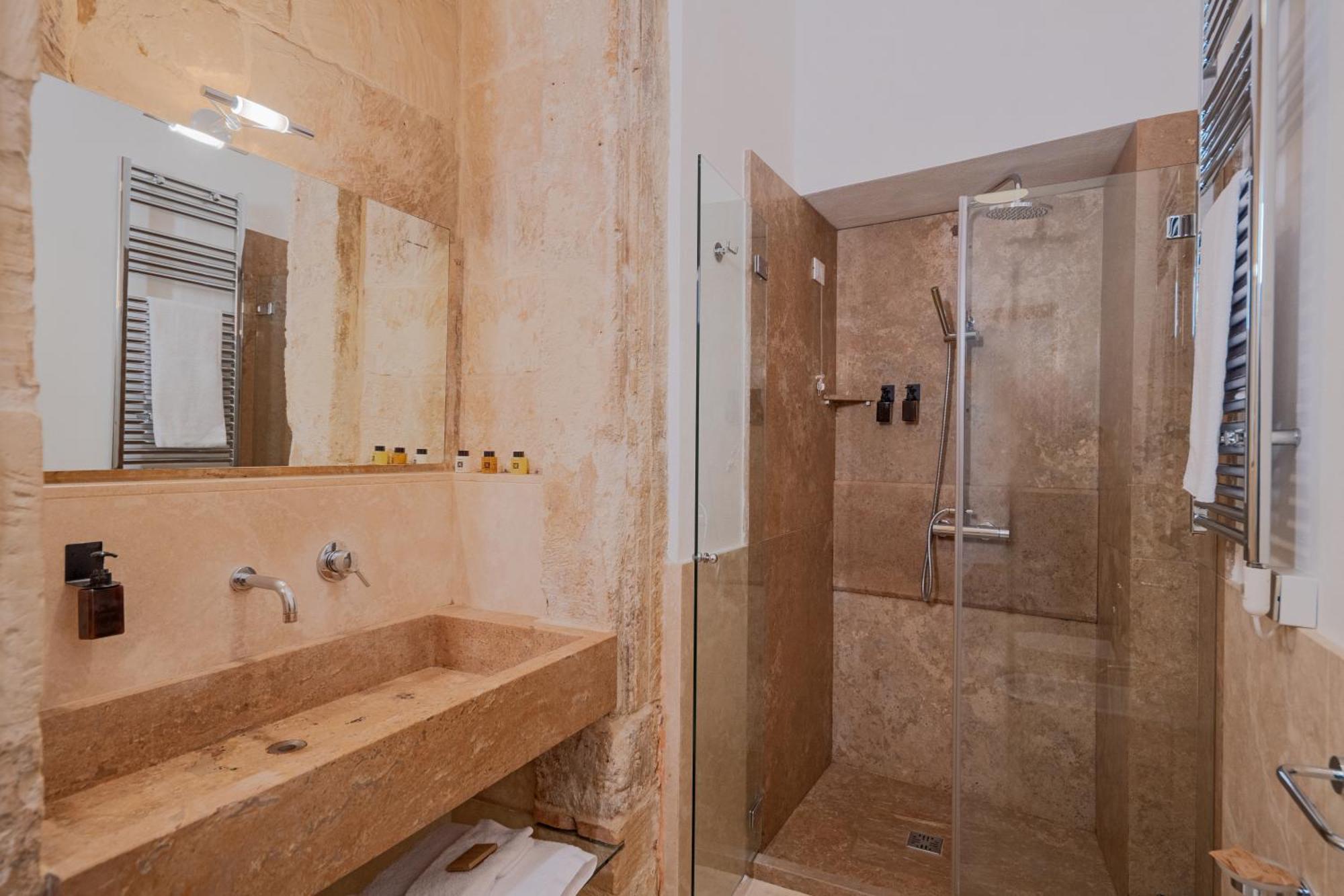 Palazzo Persone Dimora Storica Bed & Breakfast Лече Екстериор снимка