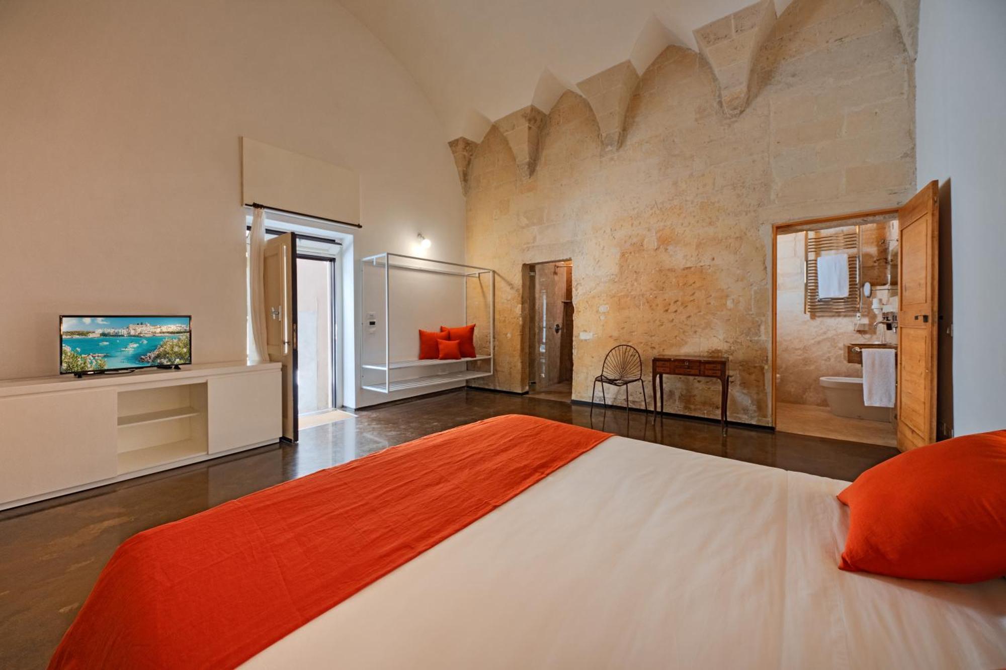 Palazzo Persone Dimora Storica Bed & Breakfast Лече Екстериор снимка