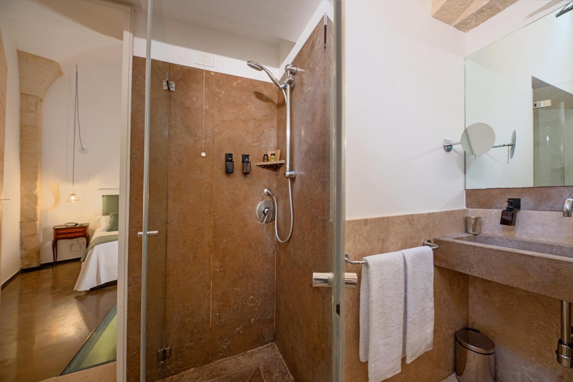 Palazzo Persone Dimora Storica Bed & Breakfast Лече Екстериор снимка
