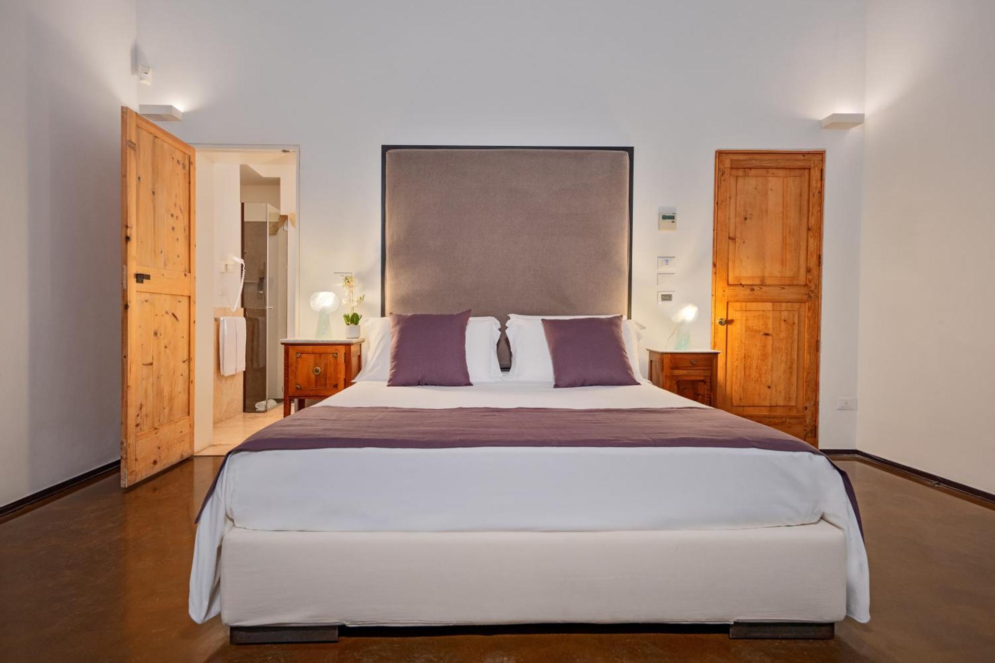 Palazzo Persone Dimora Storica Bed & Breakfast Лече Екстериор снимка