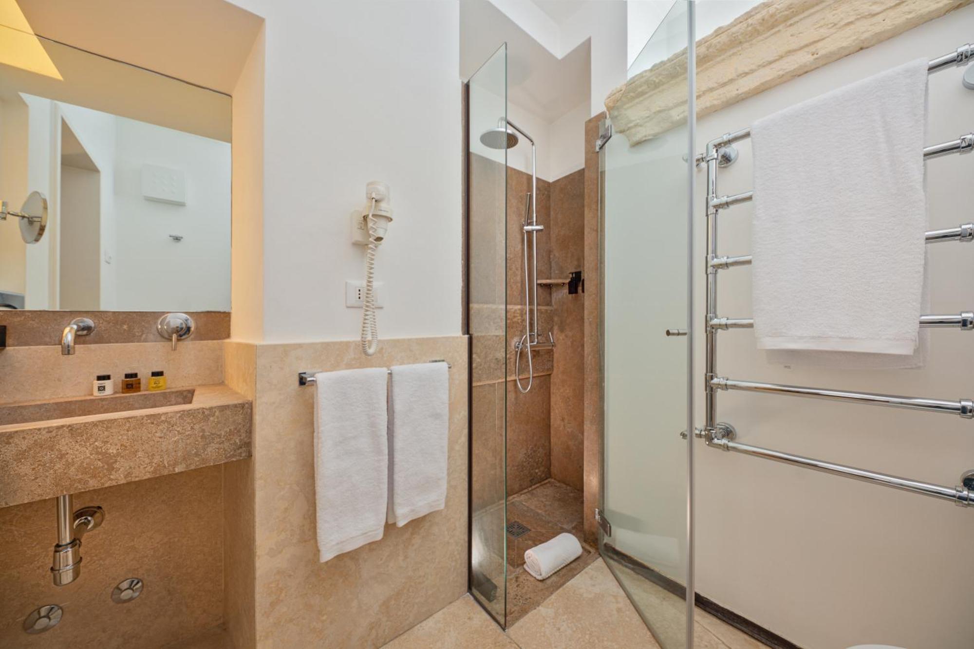 Palazzo Persone Dimora Storica Bed & Breakfast Лече Екстериор снимка