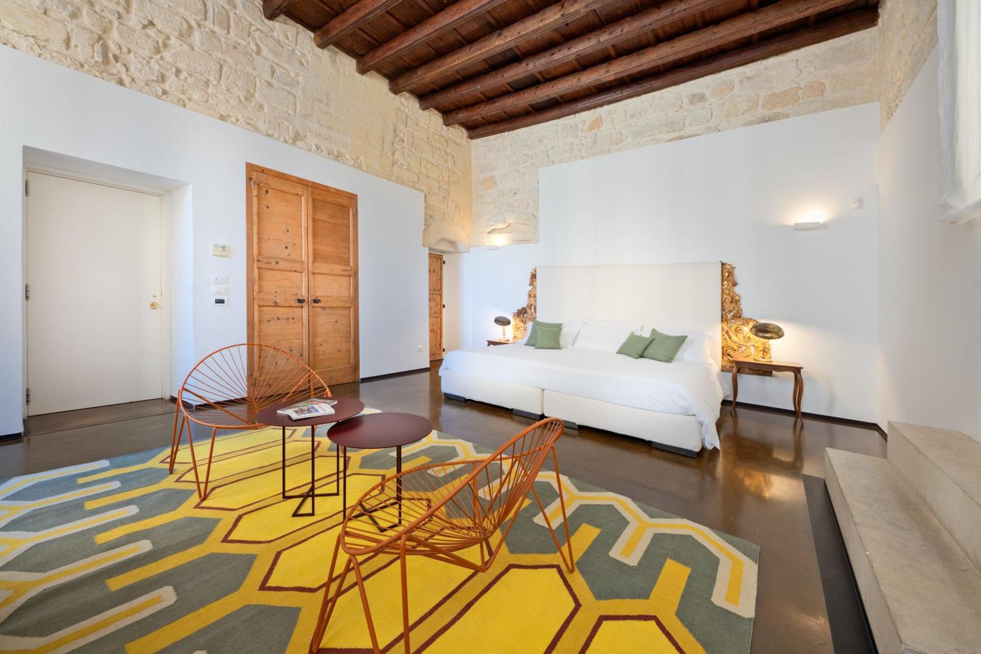 Palazzo Persone Dimora Storica Bed & Breakfast Лече Екстериор снимка