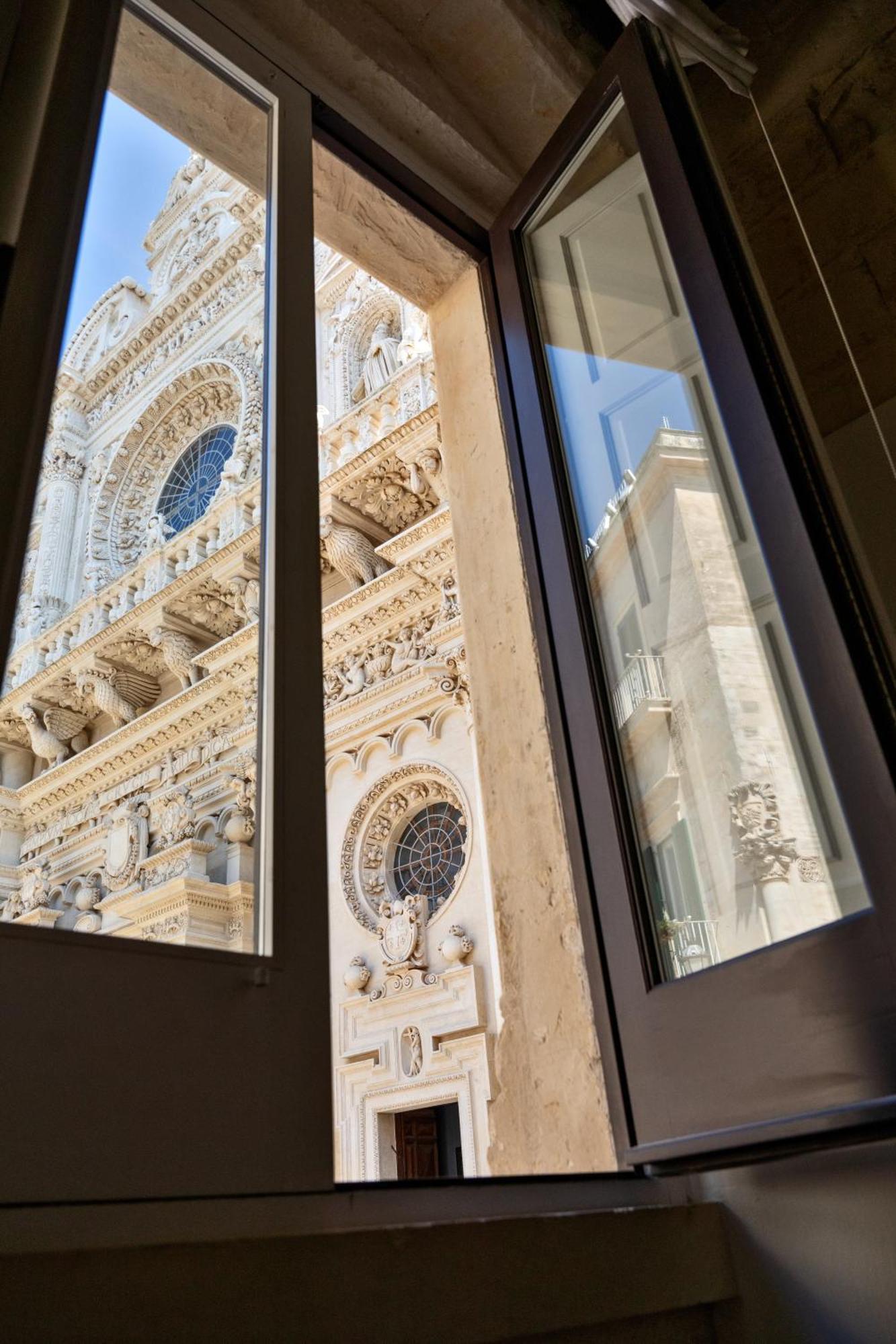Palazzo Persone Dimora Storica Bed & Breakfast Лече Екстериор снимка