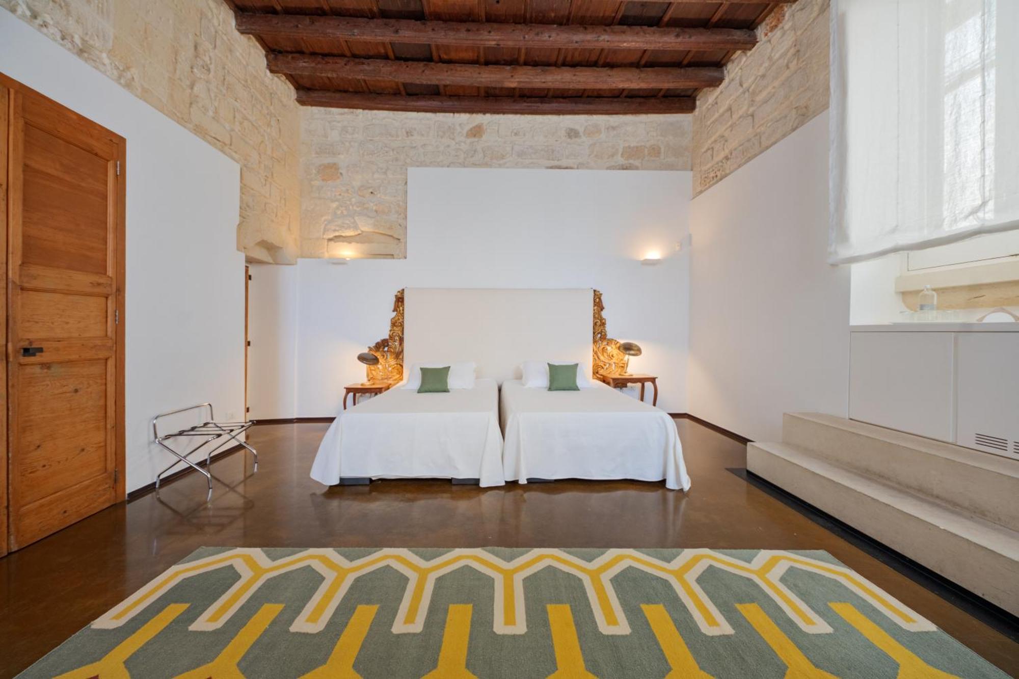 Palazzo Persone Dimora Storica Bed & Breakfast Лече Екстериор снимка