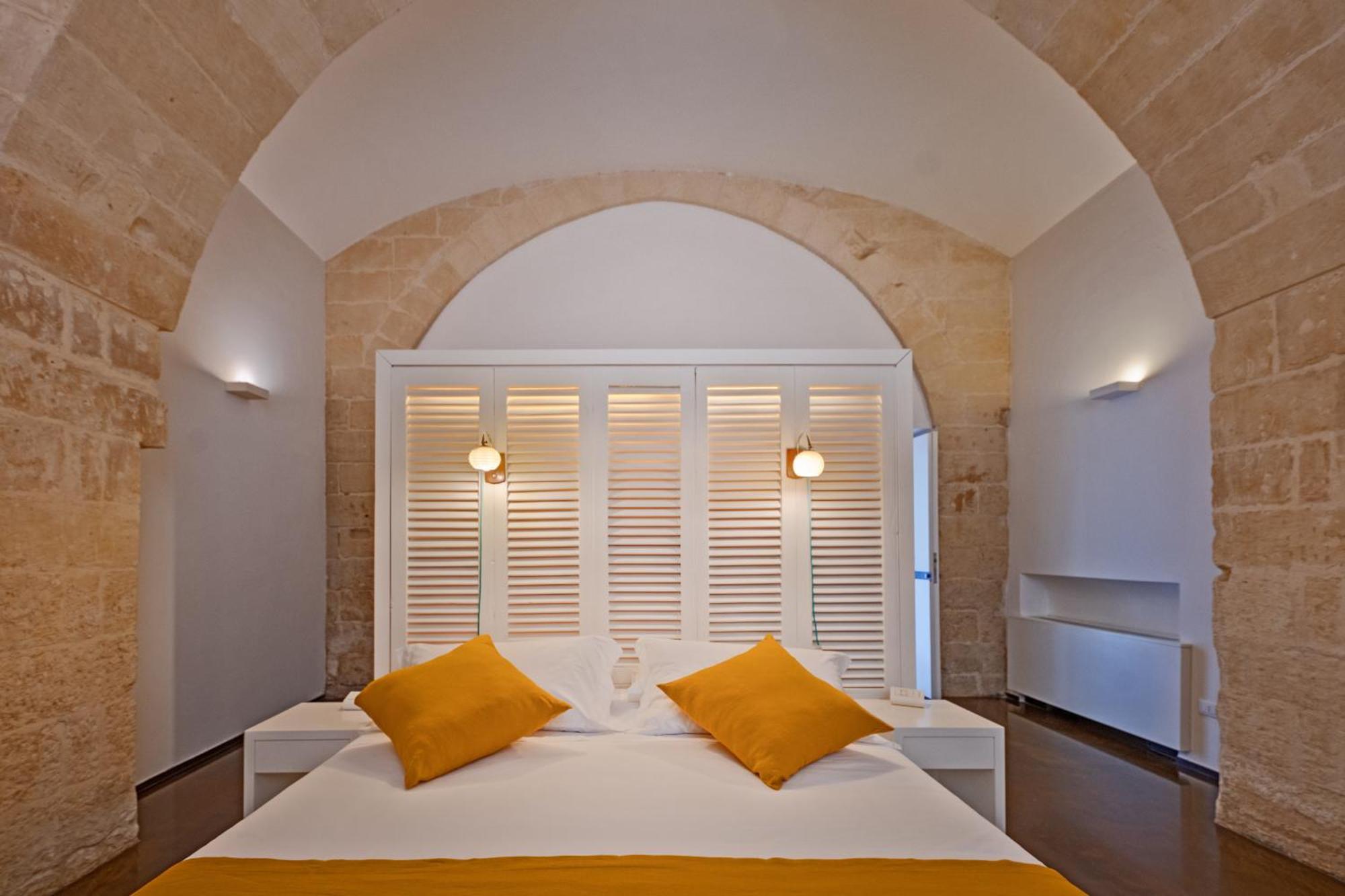Palazzo Persone Dimora Storica Bed & Breakfast Лече Екстериор снимка