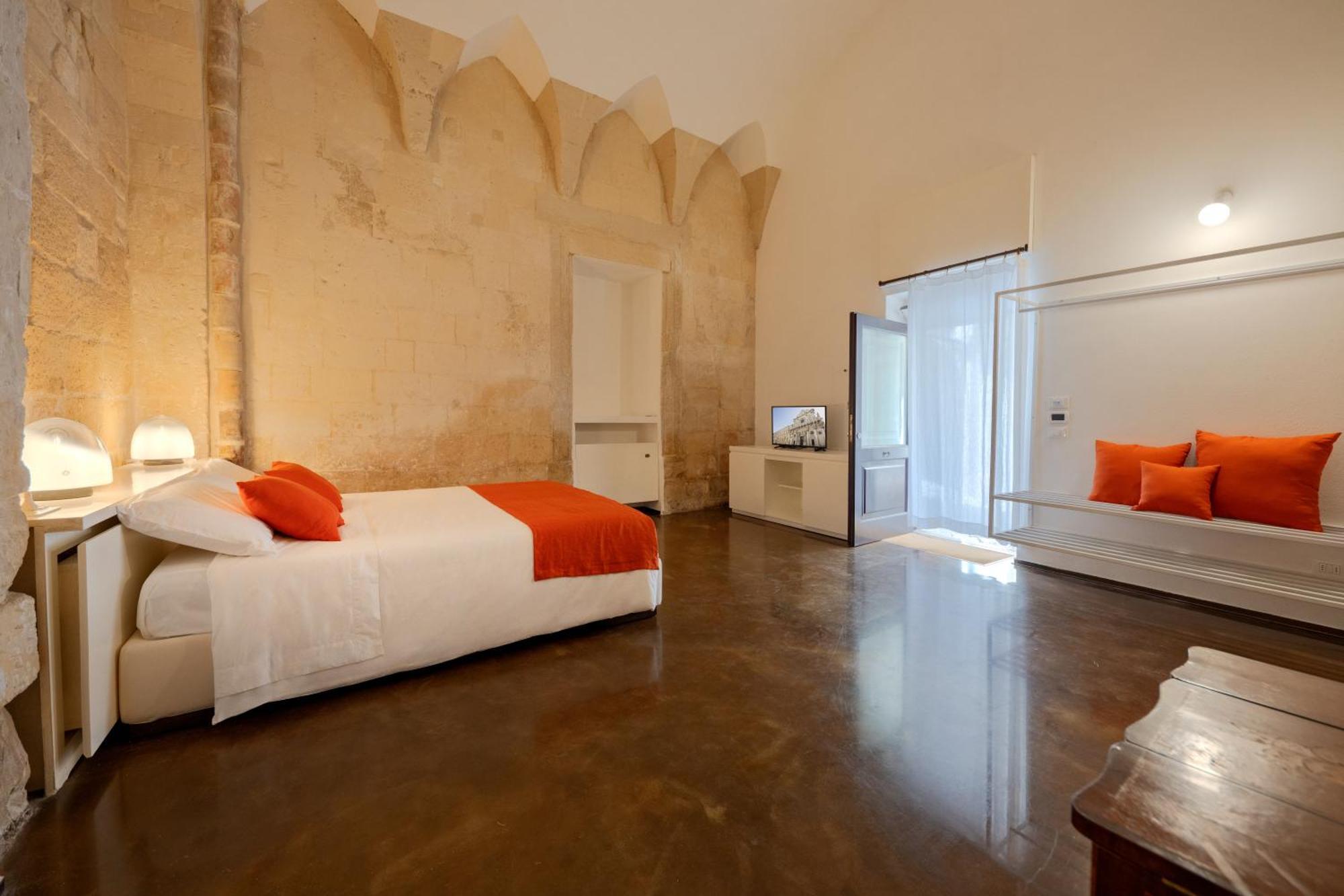 Palazzo Persone Dimora Storica Bed & Breakfast Лече Екстериор снимка