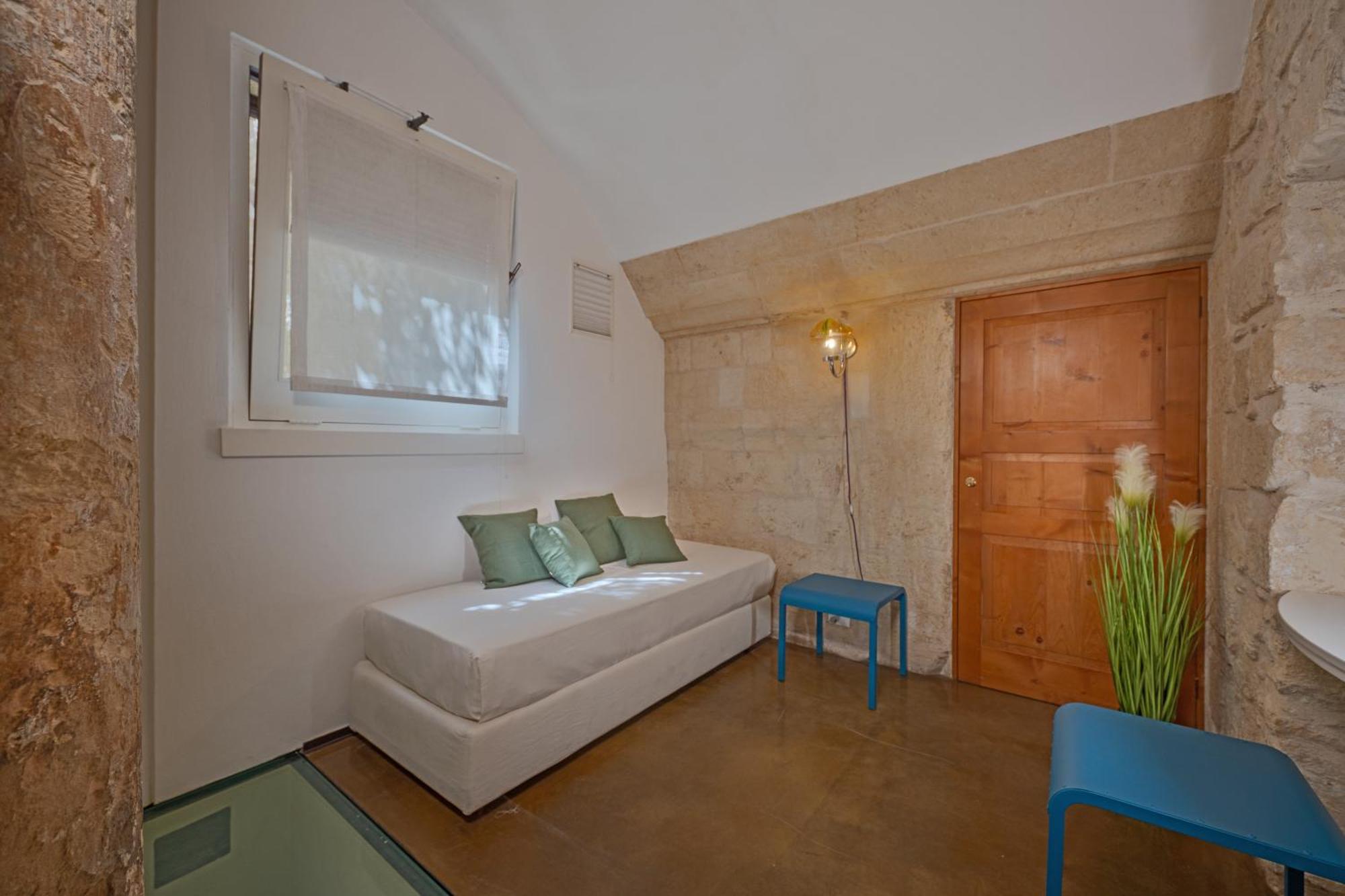Palazzo Persone Dimora Storica Bed & Breakfast Лече Екстериор снимка