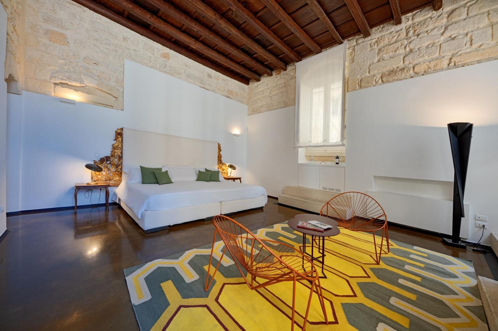 Palazzo Persone Dimora Storica Bed & Breakfast Лече Екстериор снимка