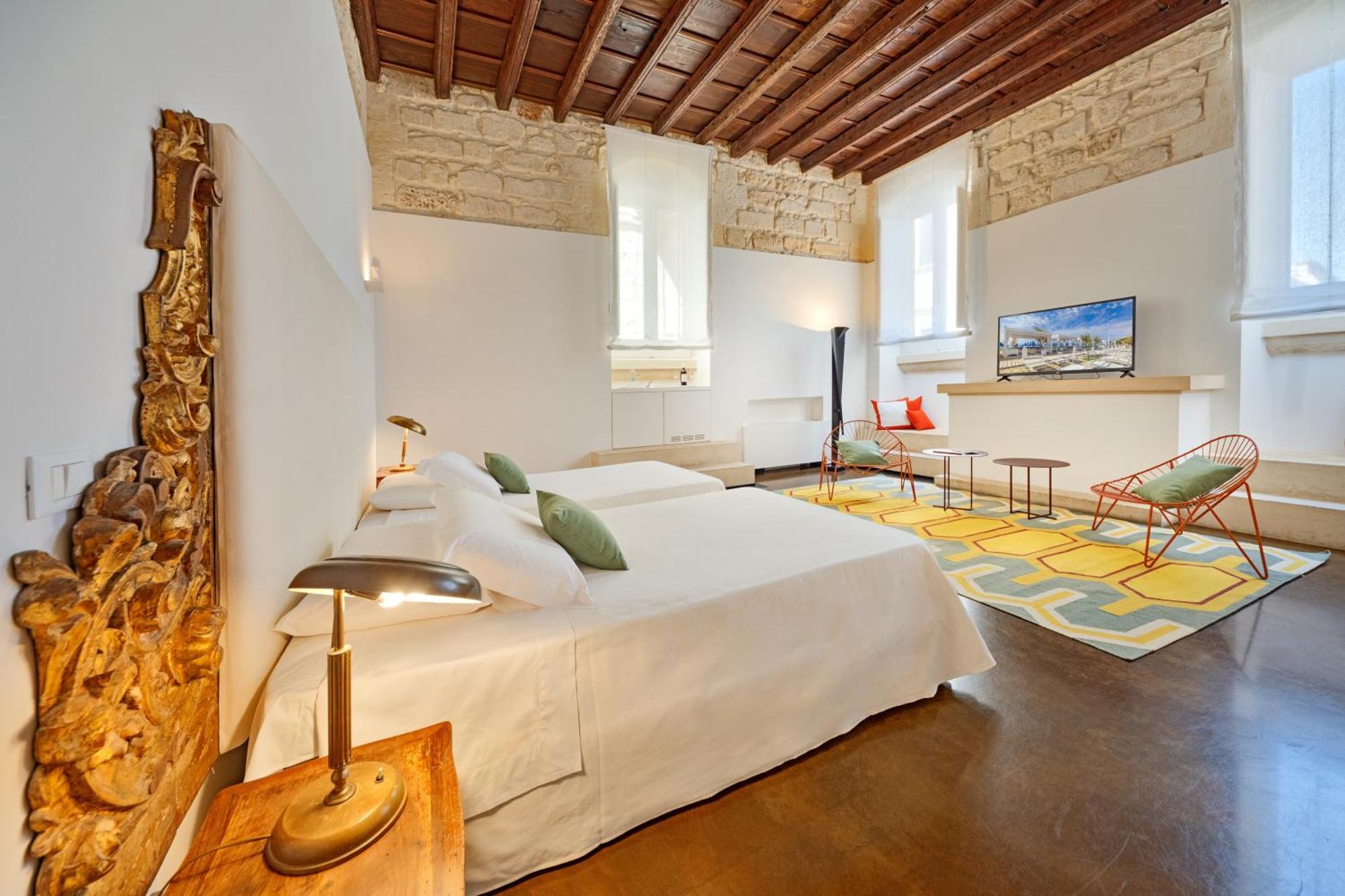 Palazzo Persone Dimora Storica Bed & Breakfast Лече Екстериор снимка