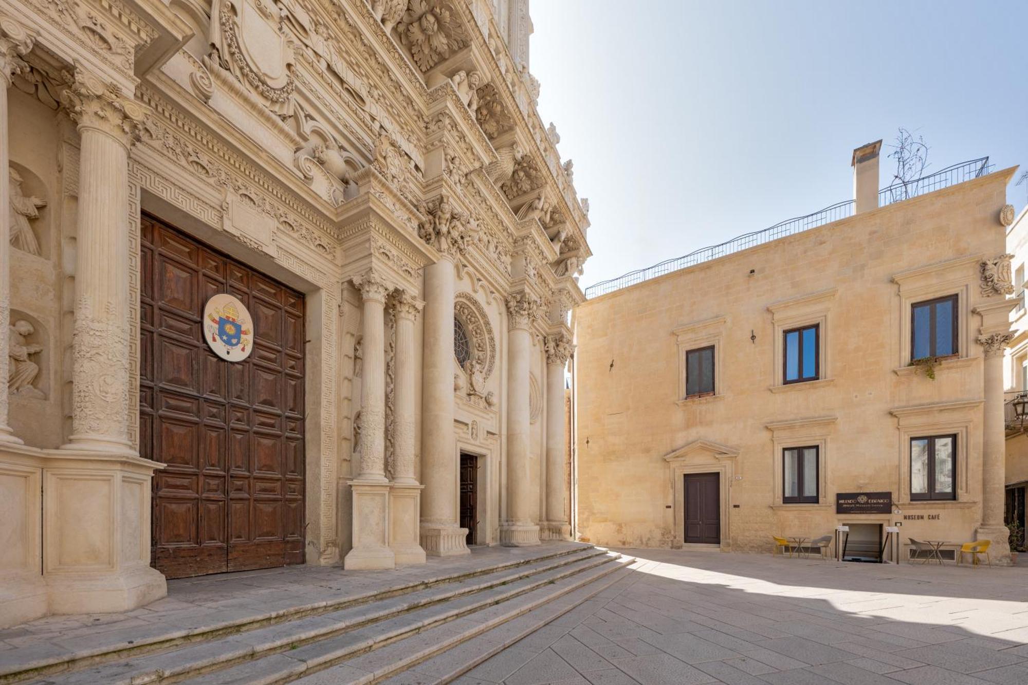 Palazzo Persone Dimora Storica Bed & Breakfast Лече Екстериор снимка